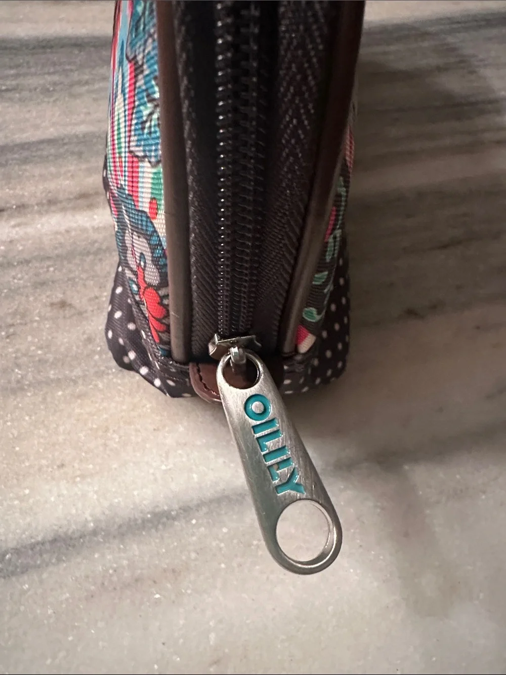 OILILY COSMETIC BAG